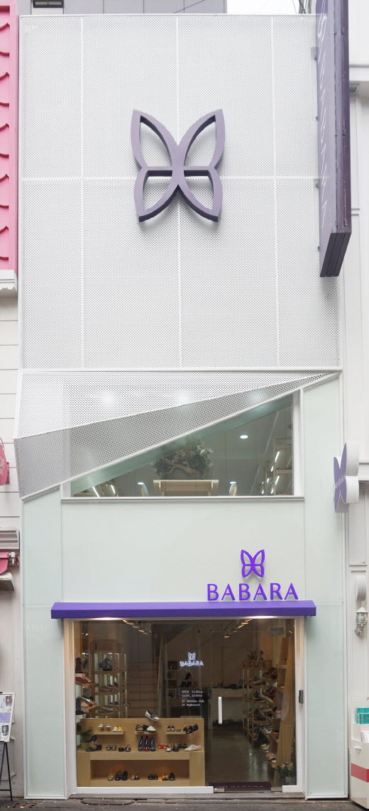 바바라, 명동 중앙로점 새 단장…215, 260 특수 사이즈 문제 없어요