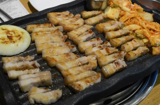 굽는 이도 먹는 이도 즐거운 사당동 고을래 제주흑돼지