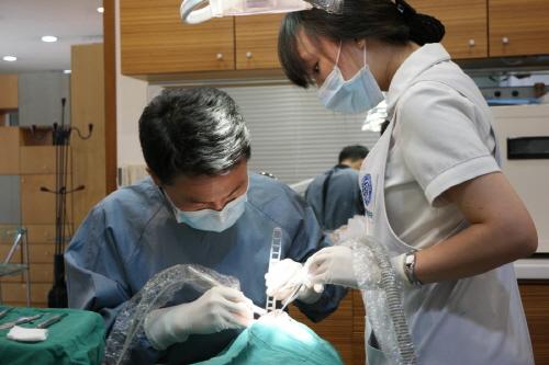 임플란트 시 상악동거상술, 신중한 선택이 요구되어지는 이유