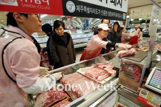 롯데마트 삼겹살, 납품단가 100억 후려치기 사실로 드러날까