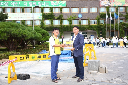 보해양조 광주지점 ‘북구 평화의 소녀상 건립’ 성금 전달
