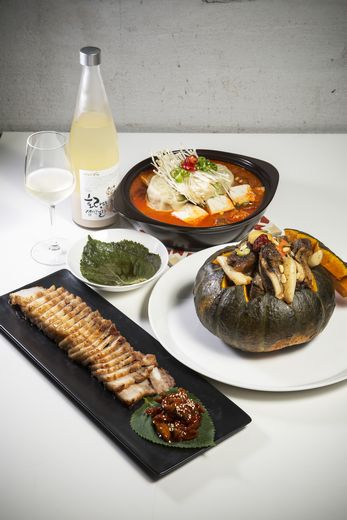 콘셉트에 끌려가지 않는 자연스러움 춘식당