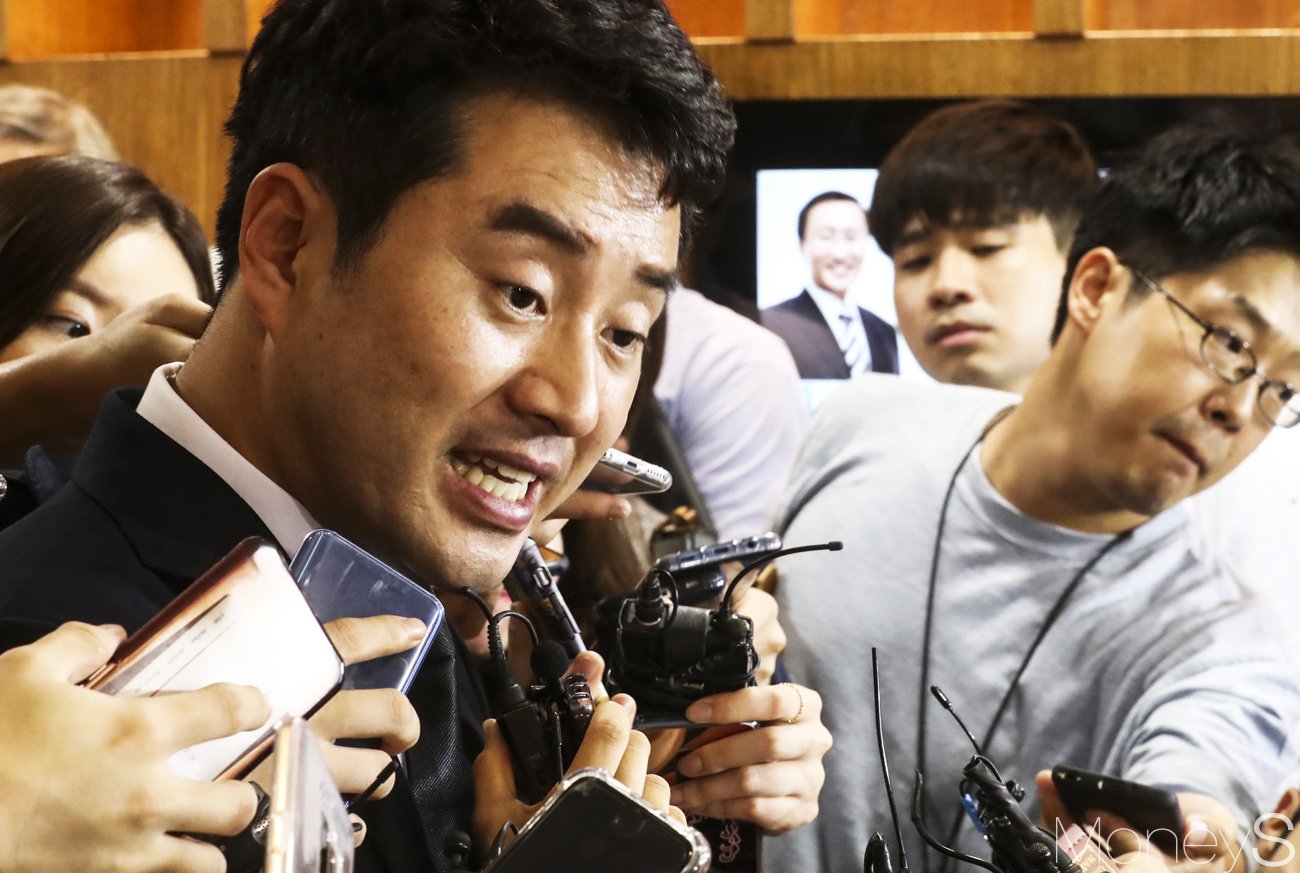[머니S포토] 노회찬 장례절차 브리핑하는 최 석