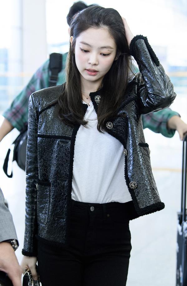 [★공항패션] 블랙핑크 제니, 인간샤넬의 시크한 패션