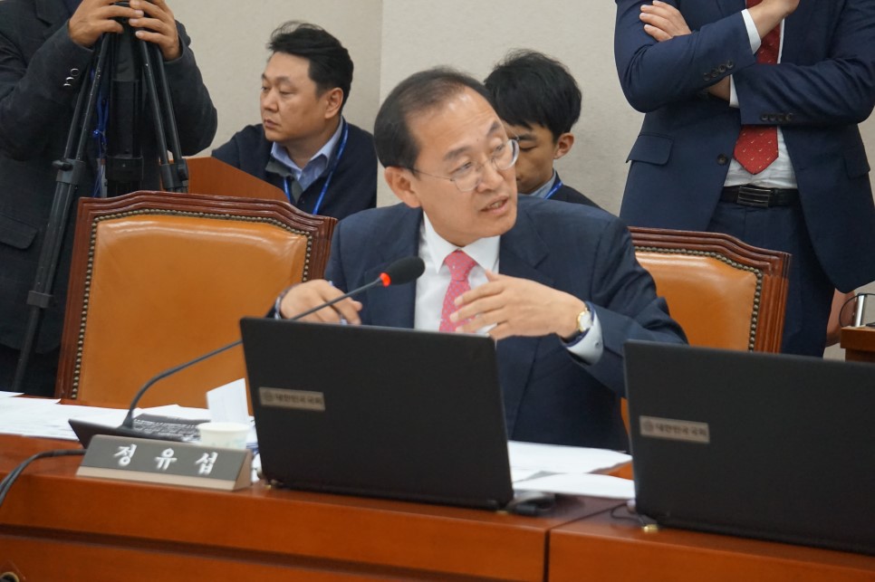 편의점 폐업 급증하고 매출액은 감소해