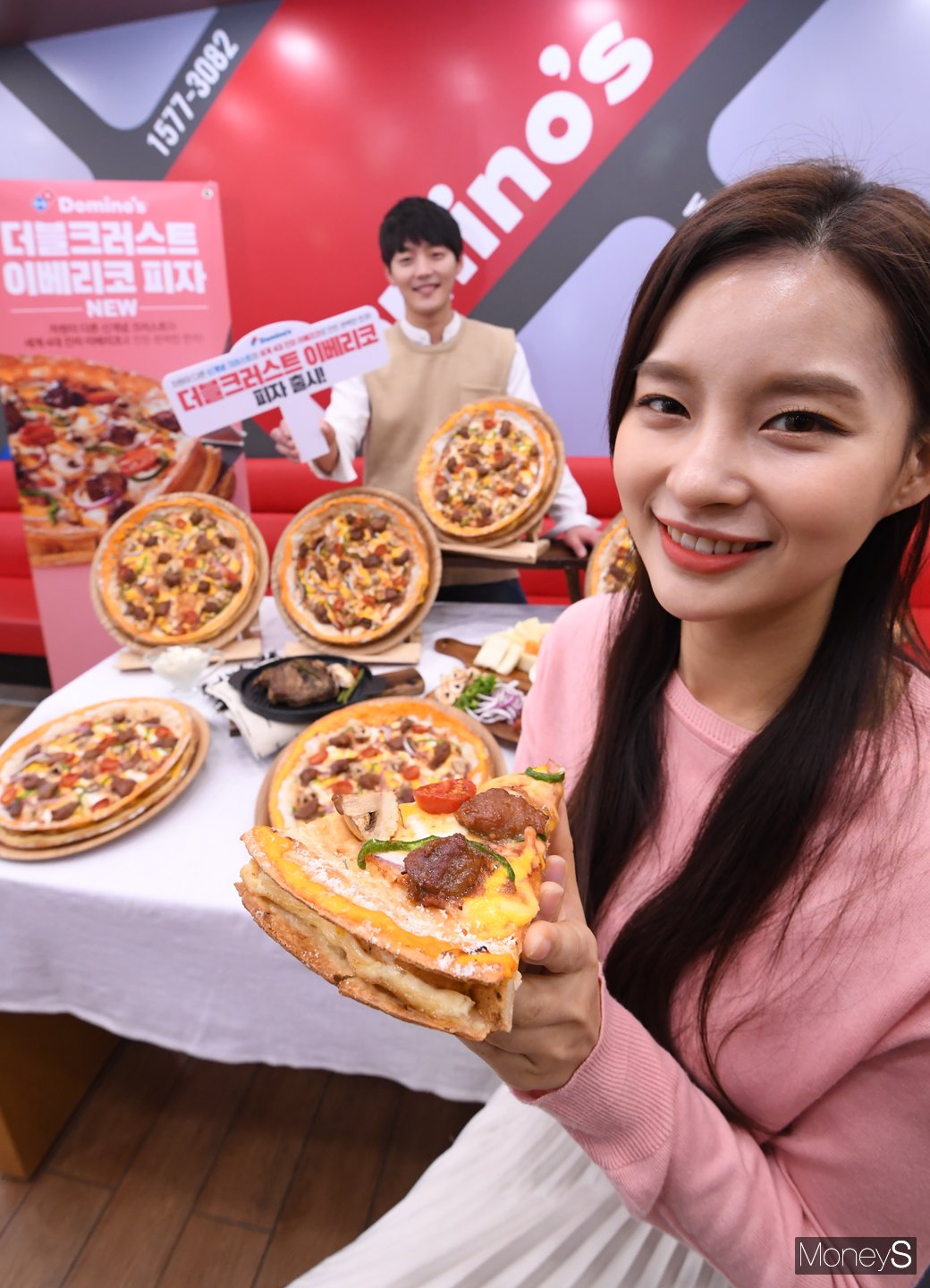 [머니S포토] 도미노피자, 봄 신제품 더블크러스트 이베리코 피자 출시