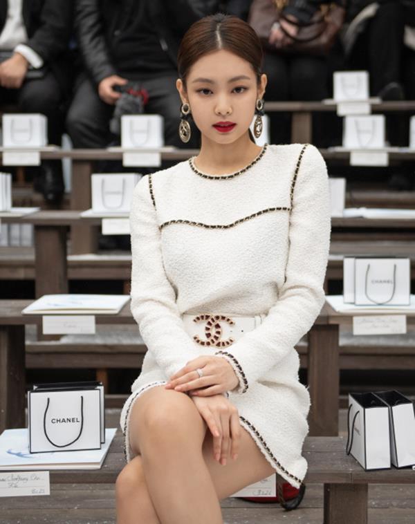 [★패션] 블랙핑크 제니, 파리서 더욱 럭셔리한 인간샤넬