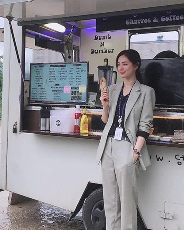나나, 이국주 커피차 인증 여신미모