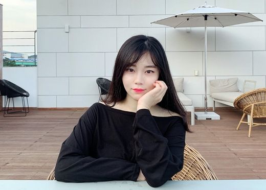 블랙 앤 화이트 스타일링 여성 데일리룩 전문몰 ‘더메뉴얼’