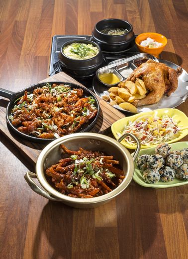닭발싸롱, 매뉴얼로 풀어낸 30년 국물닭발의 맛