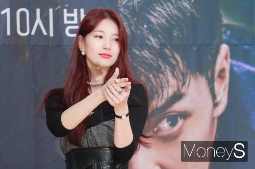 수지, 시크한 원피스룩