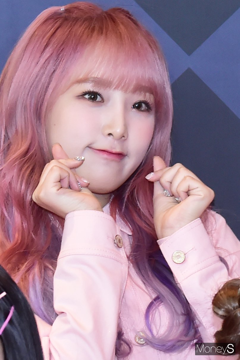 [머니S포토] 아이즈원 최예나, 순도 100% 청정매력