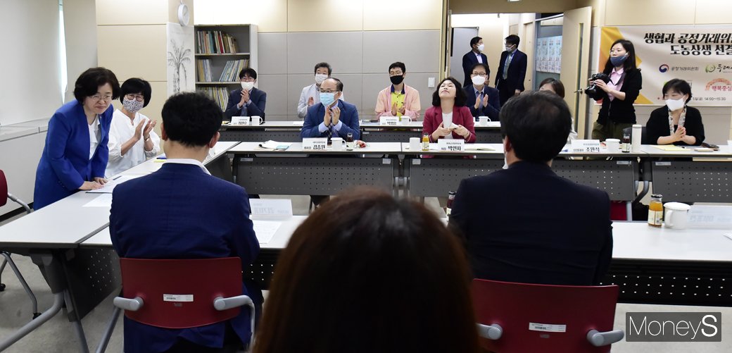 [머니S포토] 선결제 캠페인 추진 관련 생협 찾은 공정위