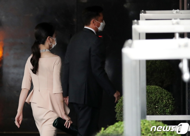 정대선·노현정 부부, 정기선 부사장 결혼식서 포착…여전한 美모