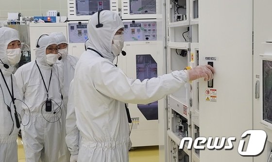 [특징주] 에이디칩스, 삼성전자 인텔 파운드리 수주 기대감에 상승세