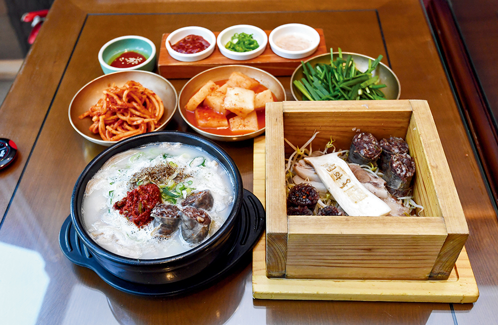 [맛집로드] 고향집처럼 든든한 뒷배 같은 순댓국 맛집