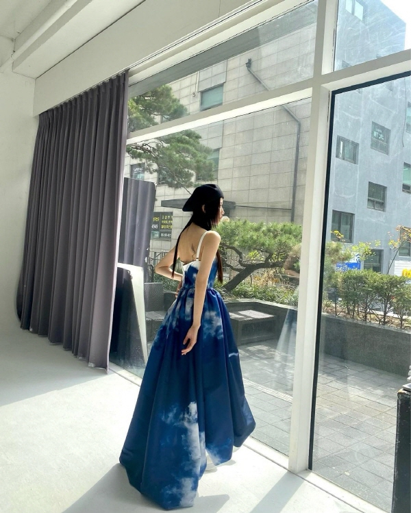 문가영, 히메컷 + 하늘 품은 힙한 드레스 자태… 멋쁨 폭발