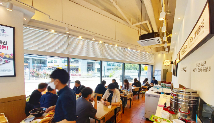 초밥창업 전문 브랜드 윤초밥 이수역점, 그랜드 오픈과 동시에 고객발길 이어져
