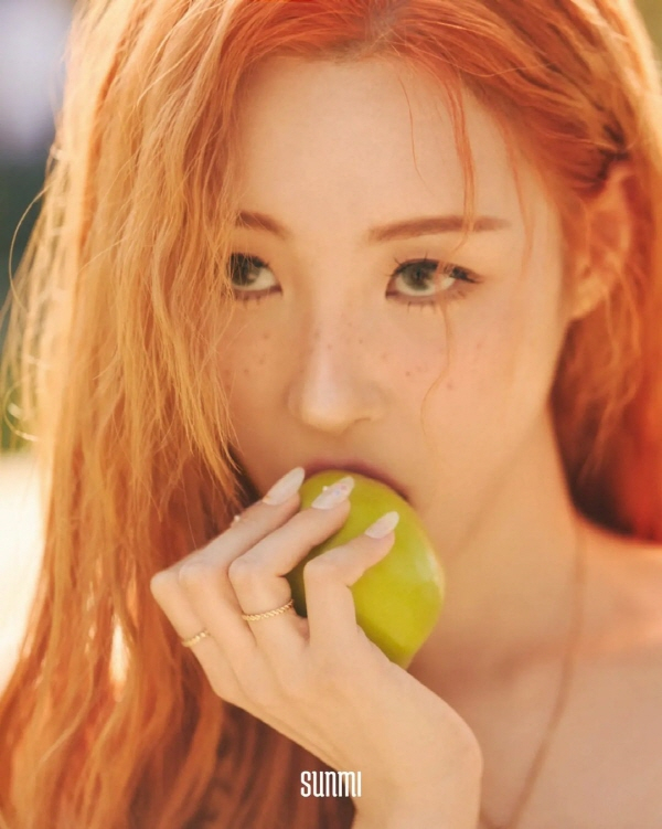 선미, 오렌지 헤어 + 주근깨 가득 몽환 비주얼