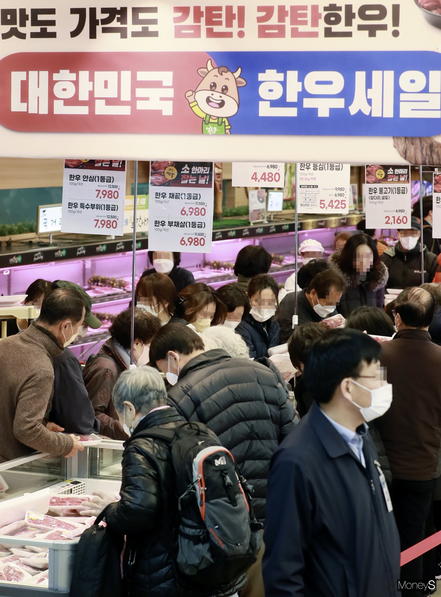 [머니S포토] 농협하나로마트, 한우세일 구입행렬