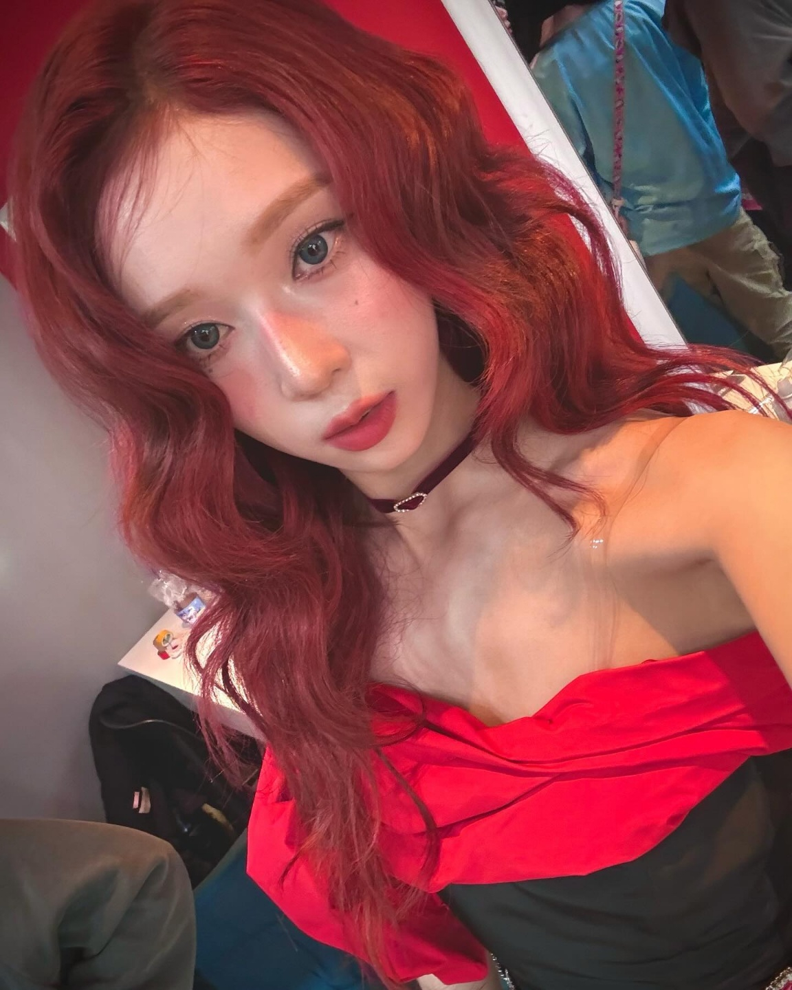 에스파 윈터, 헤메→의상 온통 붉은빛…인간 장미의 탄생