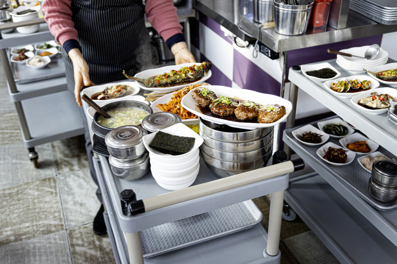 식당 구인난, 외국인근로자 고용하면 나아질까