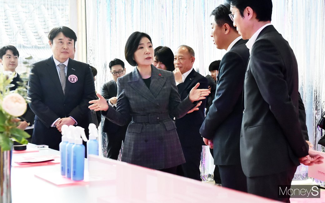 [머니S픽] 중기부, 글로벌 진출 유망 K-뷰티·푸드우수 기업, 시상