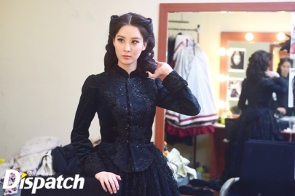 [OTHER][10-11-2014]SeoHyun tham dự buổi họp báo cho vở nhạc kịch mới của cô "Gone With The Wind" - Page 10 143337945_25