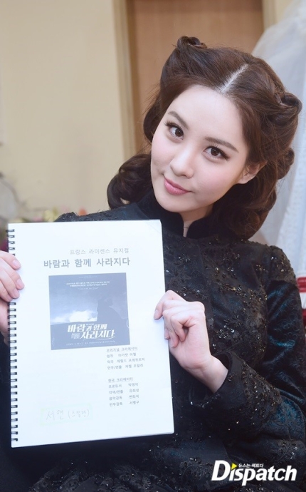 [OTHER][10-11-2014]SeoHyun tham dự buổi họp báo cho vở nhạc kịch mới của cô "Gone With The Wind" - Page 10 143340236_38