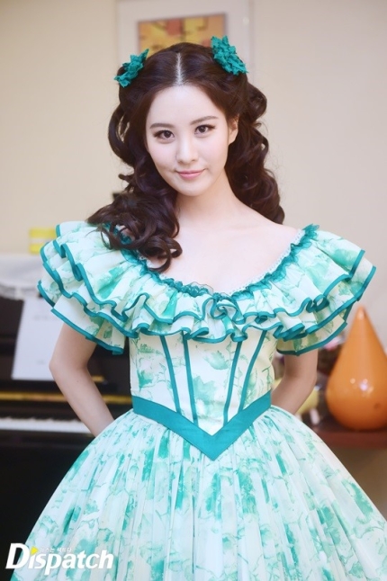 [OTHER][10-11-2014]SeoHyun tham dự buổi họp báo cho vở nhạc kịch mới của cô "Gone With The Wind" - Page 10 143340623_41