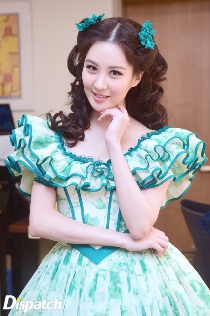 [OTHER][10-11-2014]SeoHyun tham dự buổi họp báo cho vở nhạc kịch mới của cô "Gone With The Wind" - Page 10 143340957_43