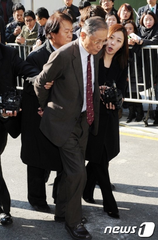 이상은 회장 무거운 발걸음