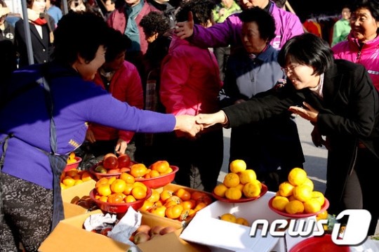 화순장 방문한 이정희 후보