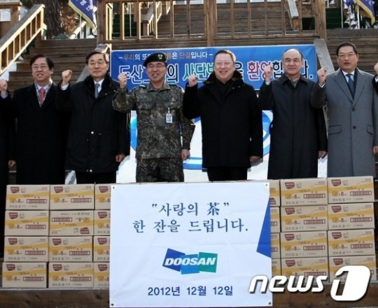 박용만 두산회장, 백두산부대에 사랑의 차(茶) 8000박스 전달