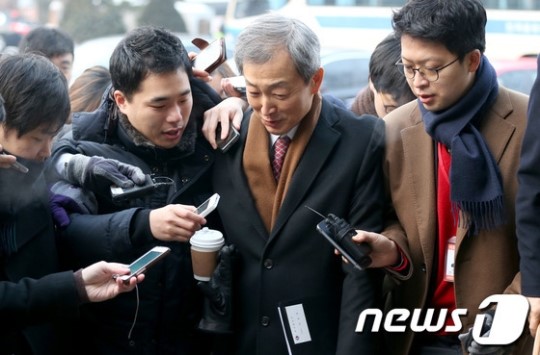 이른아침 인수위 찾은 안호영 외교통상부 1차관