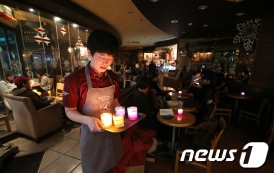 에너지 절약 위해 촛불키고 운영합니다