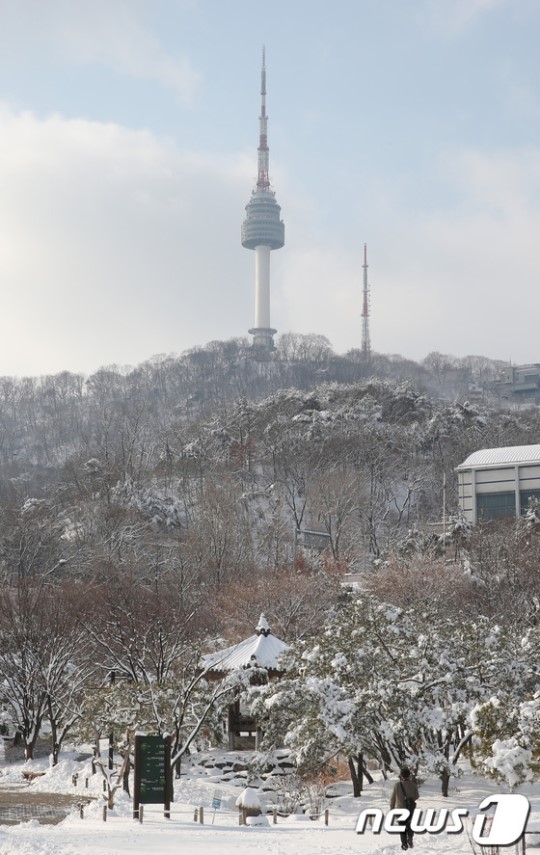 남산타워 설경