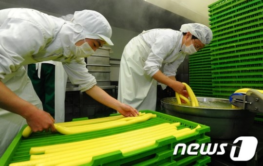 주문량 폭주에 바빠진 떡공장