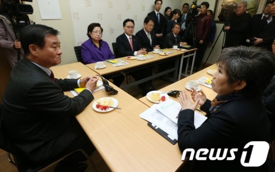 하늘꿈학교 찾아간 강창희 국회의장