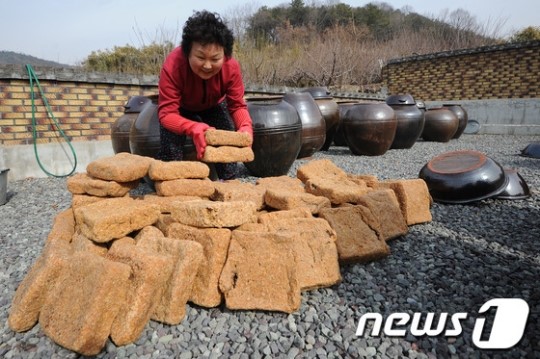 분주한 재래된장 농가