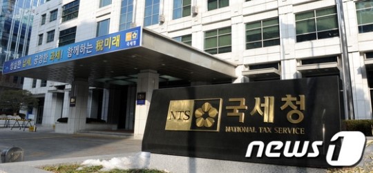 경찰, 서울국세청 '뇌물 혐의' 압수수색(종합)