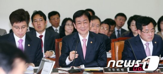 진영 장관, 보건복지위 전체회의 참석