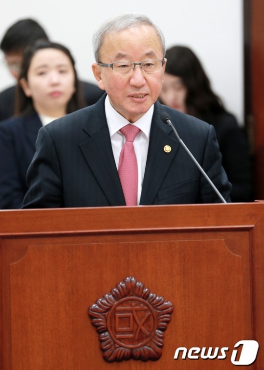 현오석 경제부총리, 예산재정개혁특위 업무보고
