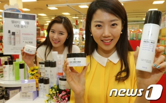 롯데마트, 불황엔 저렴한 화장품이 대세!