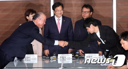 악수하는 남양유업-대리점협의회