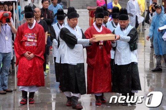 동의보감 초간본 든 허준