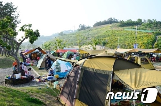 [사진] 여수 웅천야영장에 몰려든  캠핑족