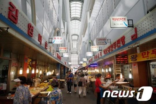 중원전통시장, 새 단장후 1년반 의견분분