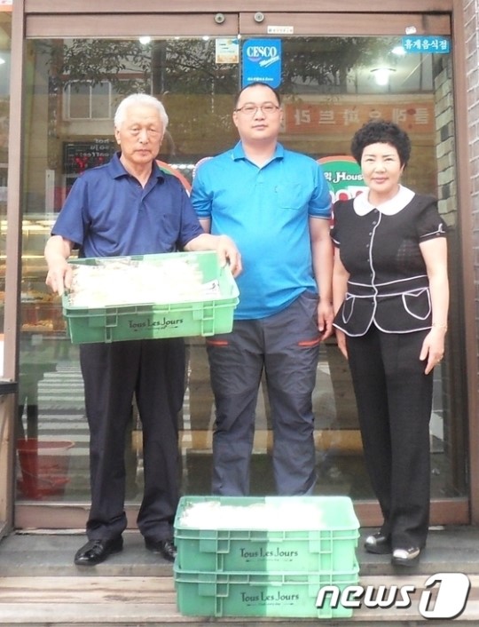 저소득 아동에 사랑의 빵 전하는 빵집아저씨