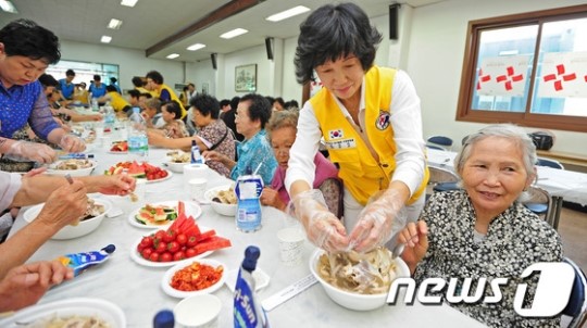 어르신 많이 드시고 건강하세요
